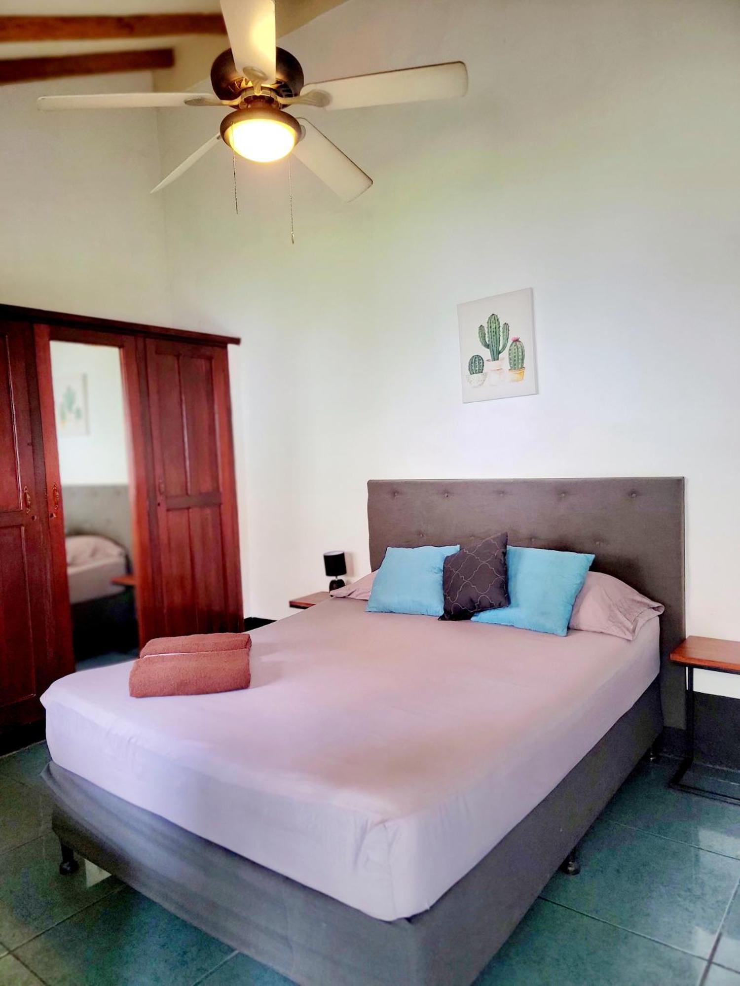 Poco A Poco Hostel Leon Ngoại thất bức ảnh