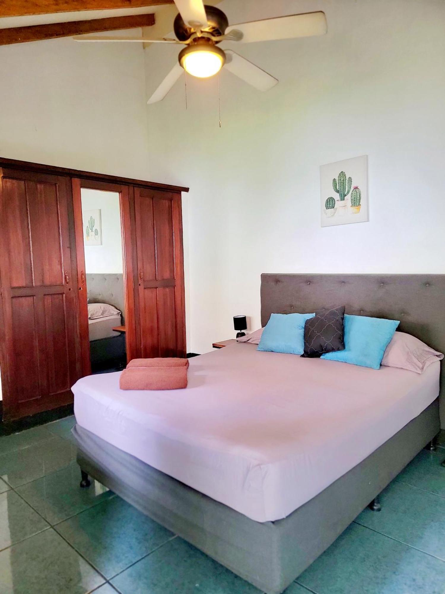 Poco A Poco Hostel Leon Ngoại thất bức ảnh