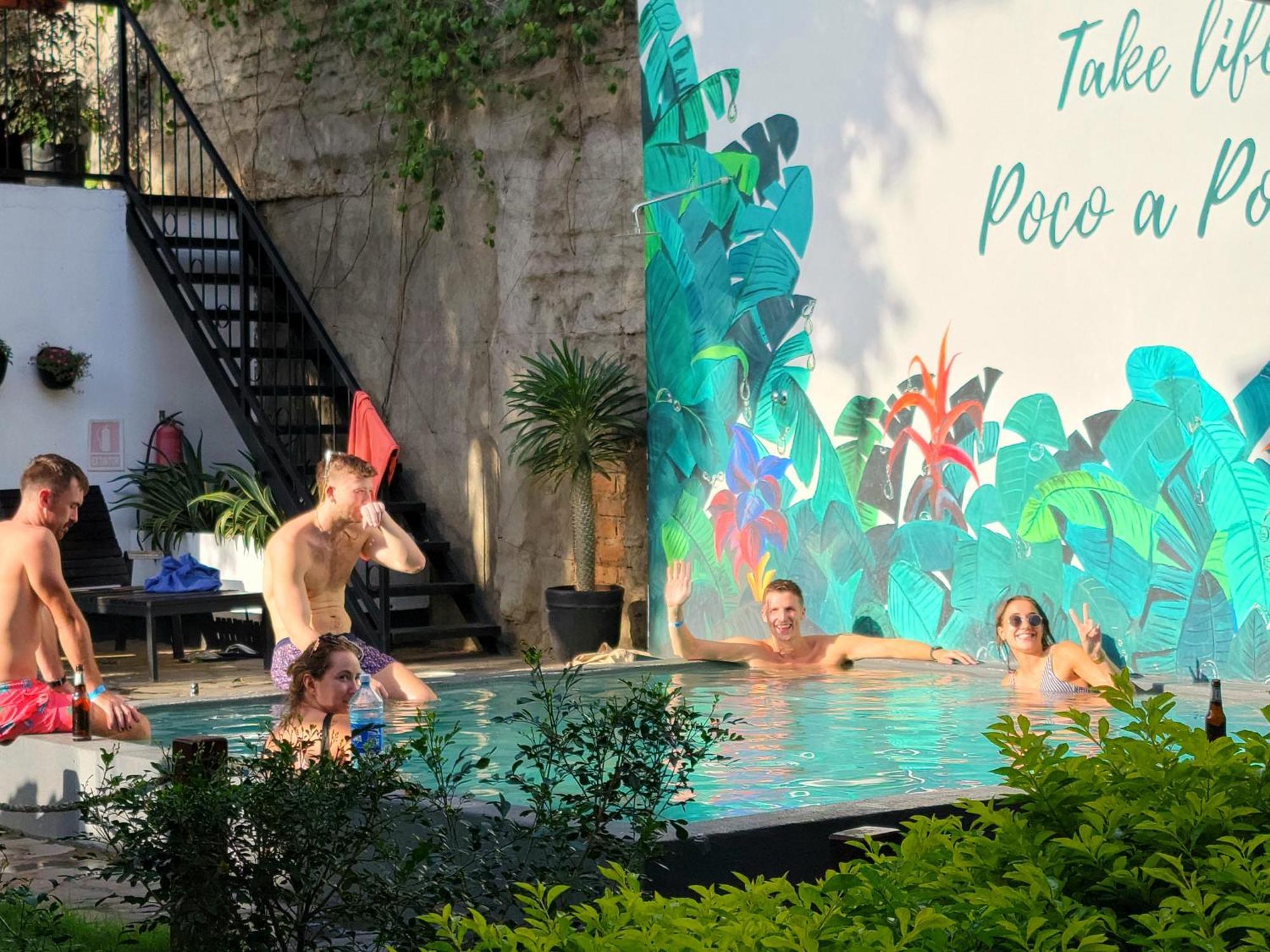 Poco A Poco Hostel Leon Ngoại thất bức ảnh